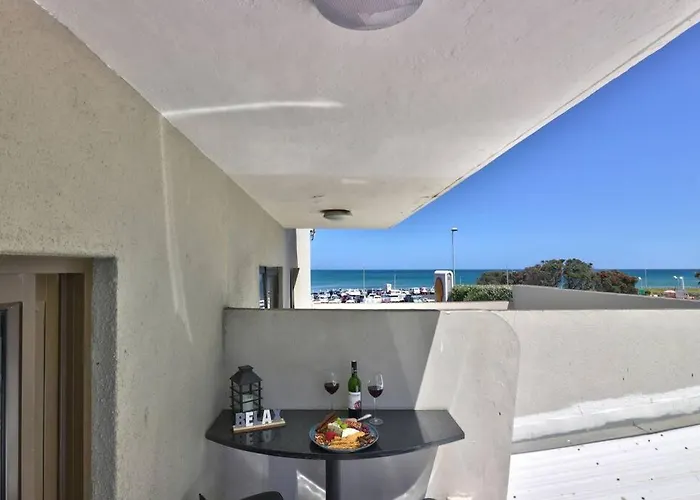 Bay Point On Beach Rd In Mouille Point