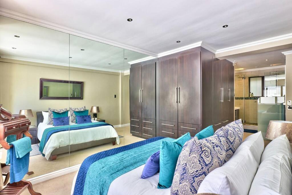Apartment Bay Point On Rd In Mouille Point