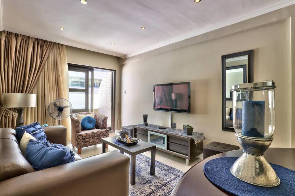 Bay Point On Rd In Mouille Point Apartment *