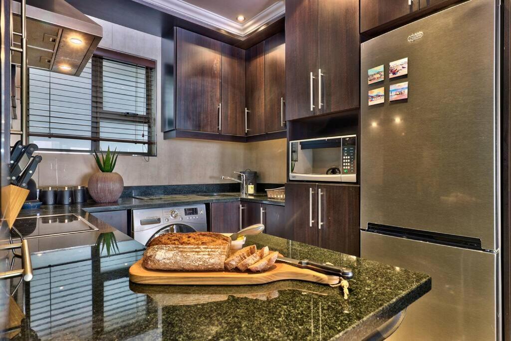 Bay Point On Rd In Mouille Point Apartment *