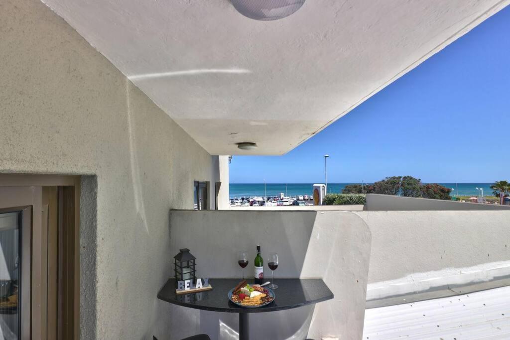 Bay Point On Rd In Mouille Point * Cape Town